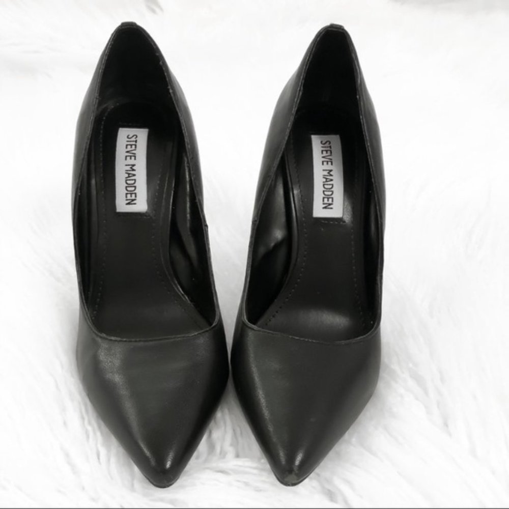 Steve Madden Black Pumps with Gold Metal Stiletto - Picture 4 of 4